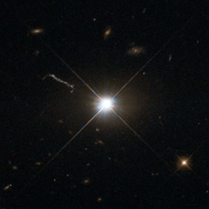 صورة
ضوئية لأحد الكوازارات (يدعى 3C 273)